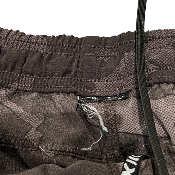 2 (X) IST Men’s Camo Shorts Soft Breathable Fabric Size Small See Measurements - Picture 9 of 12